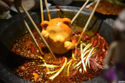 重慶老火鍋底料批發(fā)，吃火鍋的時候應(yīng)該注意哪些“點”