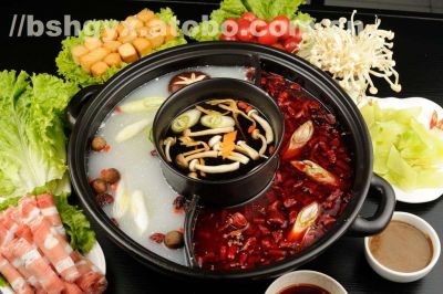 重慶火鍋底料供應(yīng)商，舌尖上辣椒和食材的碰撞