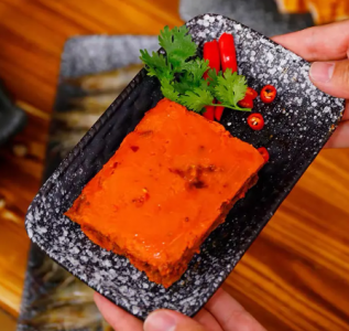 如何慧眼識(shí)牛油紅油底料？秘訣在手，美味即成半！