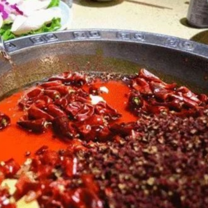 探訪火鍋底料廠：獨(dú)特配方魅力何在？